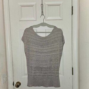 White House Black Market Lilac woven summer cap-sleeve top, size XL